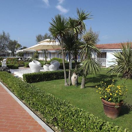 Bed And Breakfast Bagno Venezia Marina Di Carrara Exterior photo