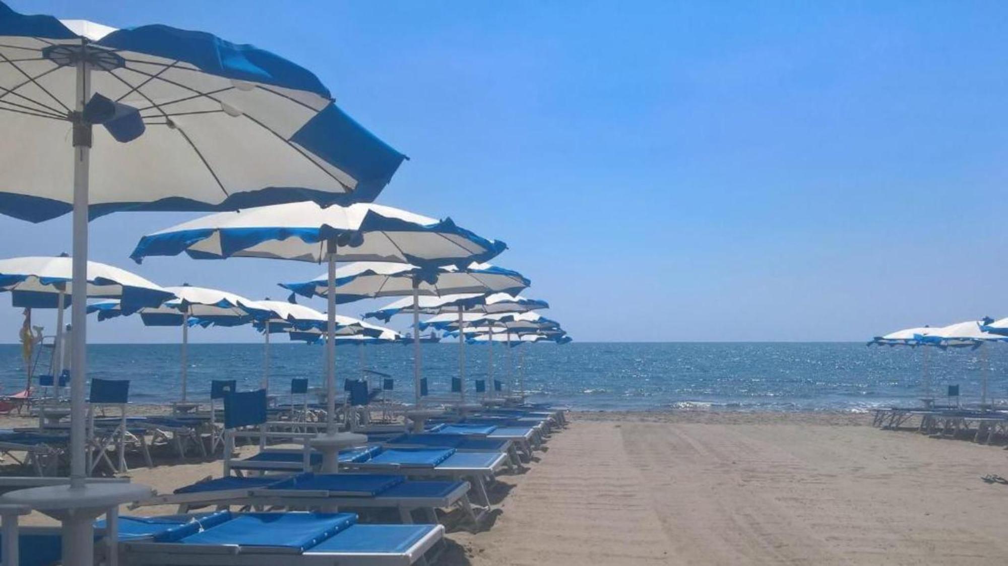 Bed And Breakfast Bagno Venezia Marina Di Carrara Exterior photo